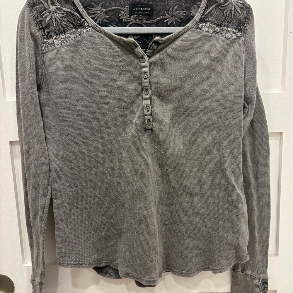 Lucky Brand Gray Embroidered Y2K Long Sleeve Henley Grunge